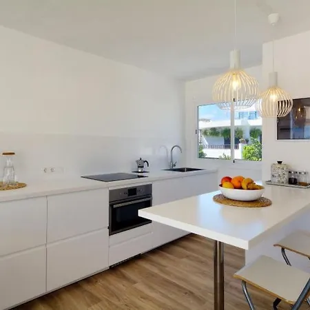 Willa Puerto Del Carmen Sleeps 4 With Pool And Wifi *