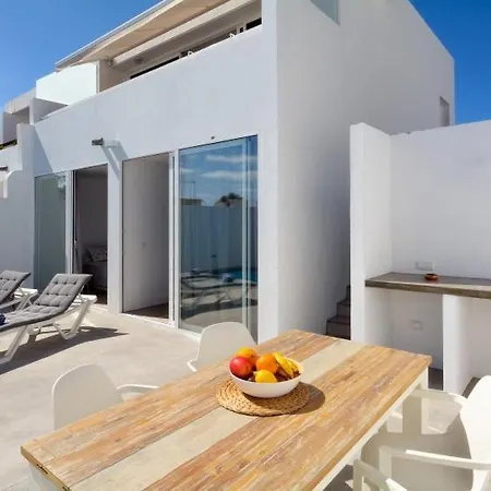 Puerto Del Carmen Sleeps 4 With Pool And Wifi Villa