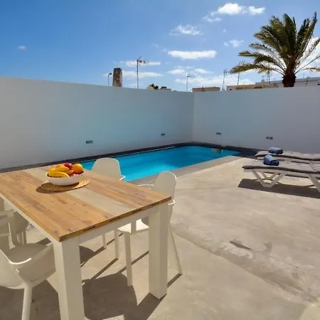 Puerto Del Carmen Sleeps 4 With Pool And Wifi Willa *